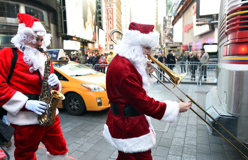 galleries/2014/12/13/new-york-santacon-2014-photos/141213-santacon-nyc-07_wlhrsc