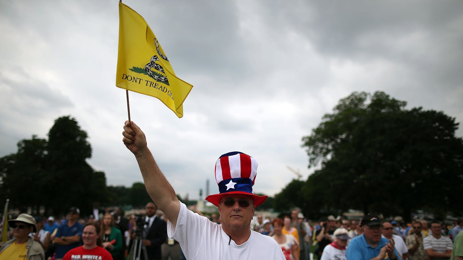 articles/2013/08/05/why-the-tea-party-is-a-nativist-libertarian-movement/130804-libertarians-beinart-tease_ntazxi