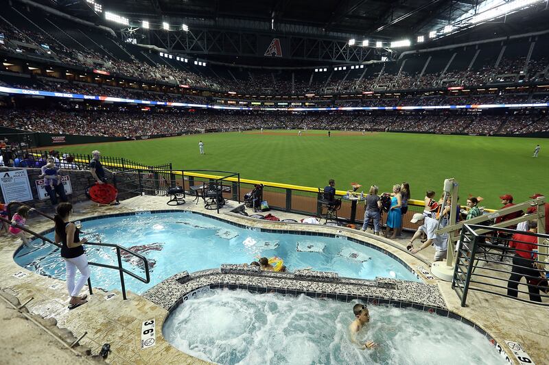 galleries/2014/04/21/best-bang-for-your-buck-baseball-stadiums-photos/mlb-stadium-rankings-phoenix_dmekhe