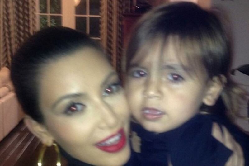 galleries/2012/04/24/justin-bieber-obama-and-more-stars-to-follow-on-instagram-photos/instagram-celebs-kardashian_hk0ucr