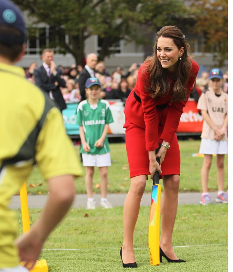 articles/2014/04/14/not-pregnant-kate-plays-cricket-with-william/kate-cricket2_k7qp1m
