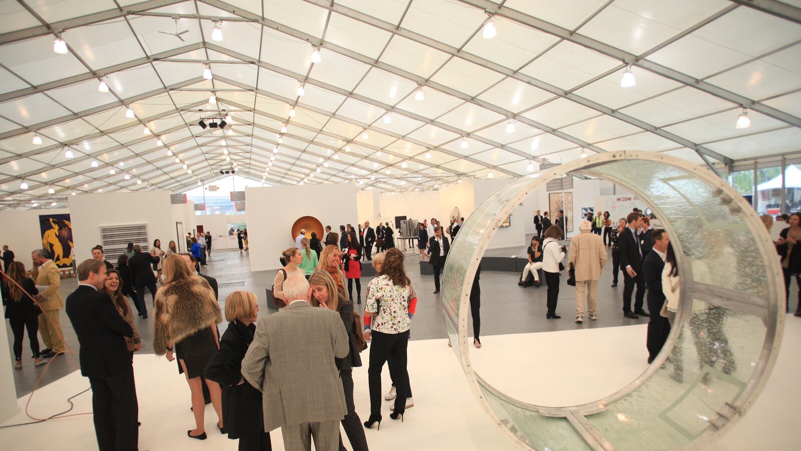 articles/2013/05/09/the-best-things-to-see-at-frieze-art-fair-ny-2013/interactive-frieze-fair-tease_whxuhm