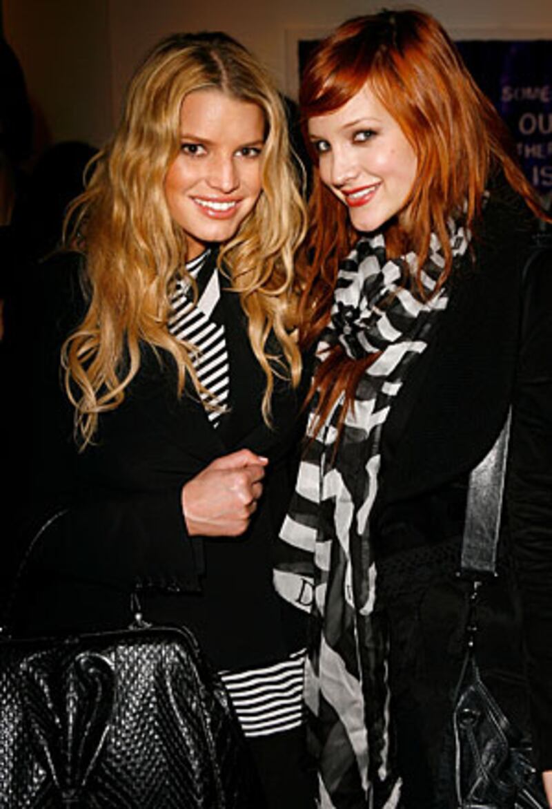 galleries/2009/07/13/stars-who-love-their-bodies/body-image---ashlee-simpson_pbhirh