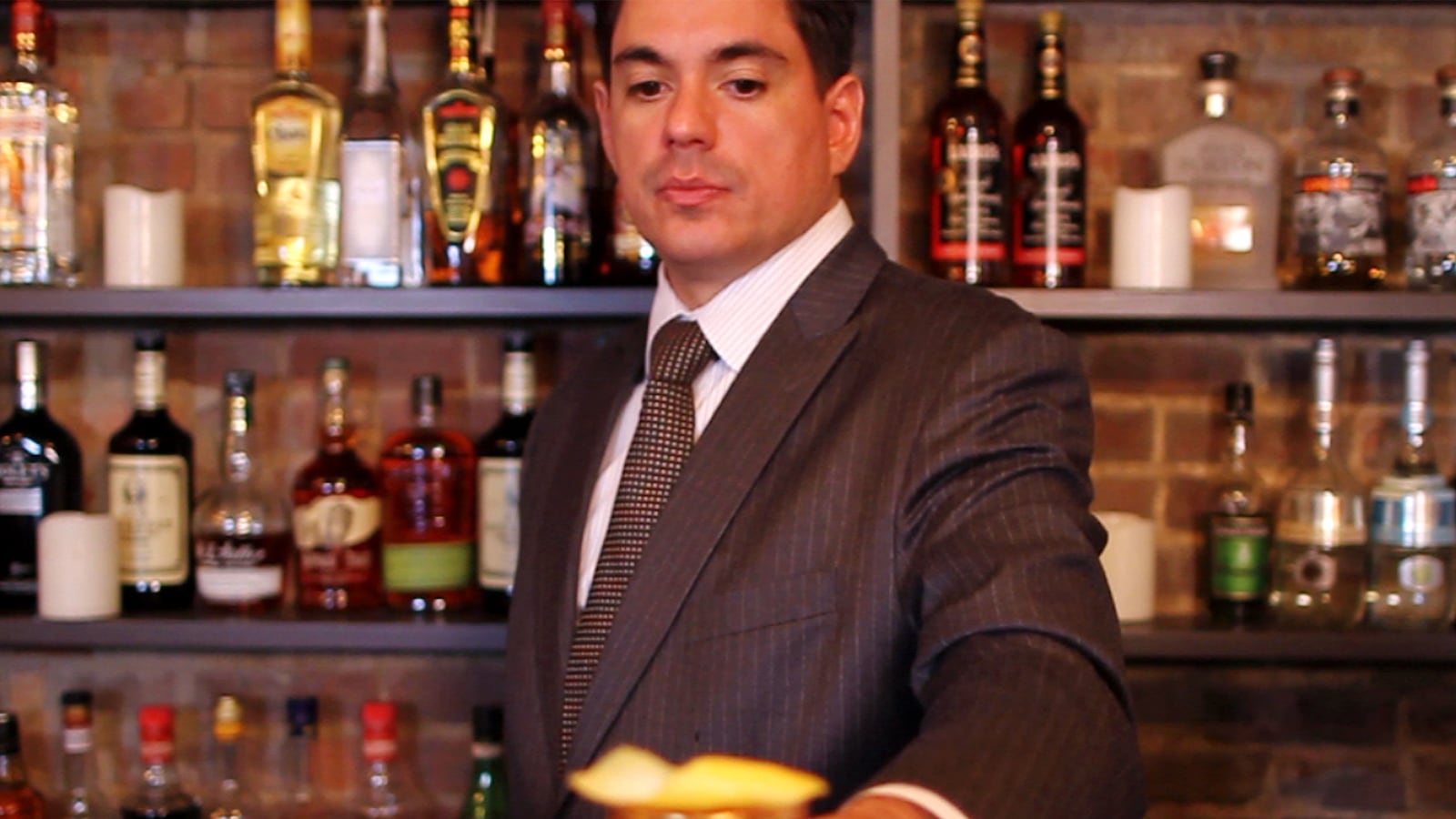 articles/2016/10/26/legendary-bartender-sasha-petraske-s-home-cocktail-party-advice/161025-rothbaum-Petraske-party_ymmcei