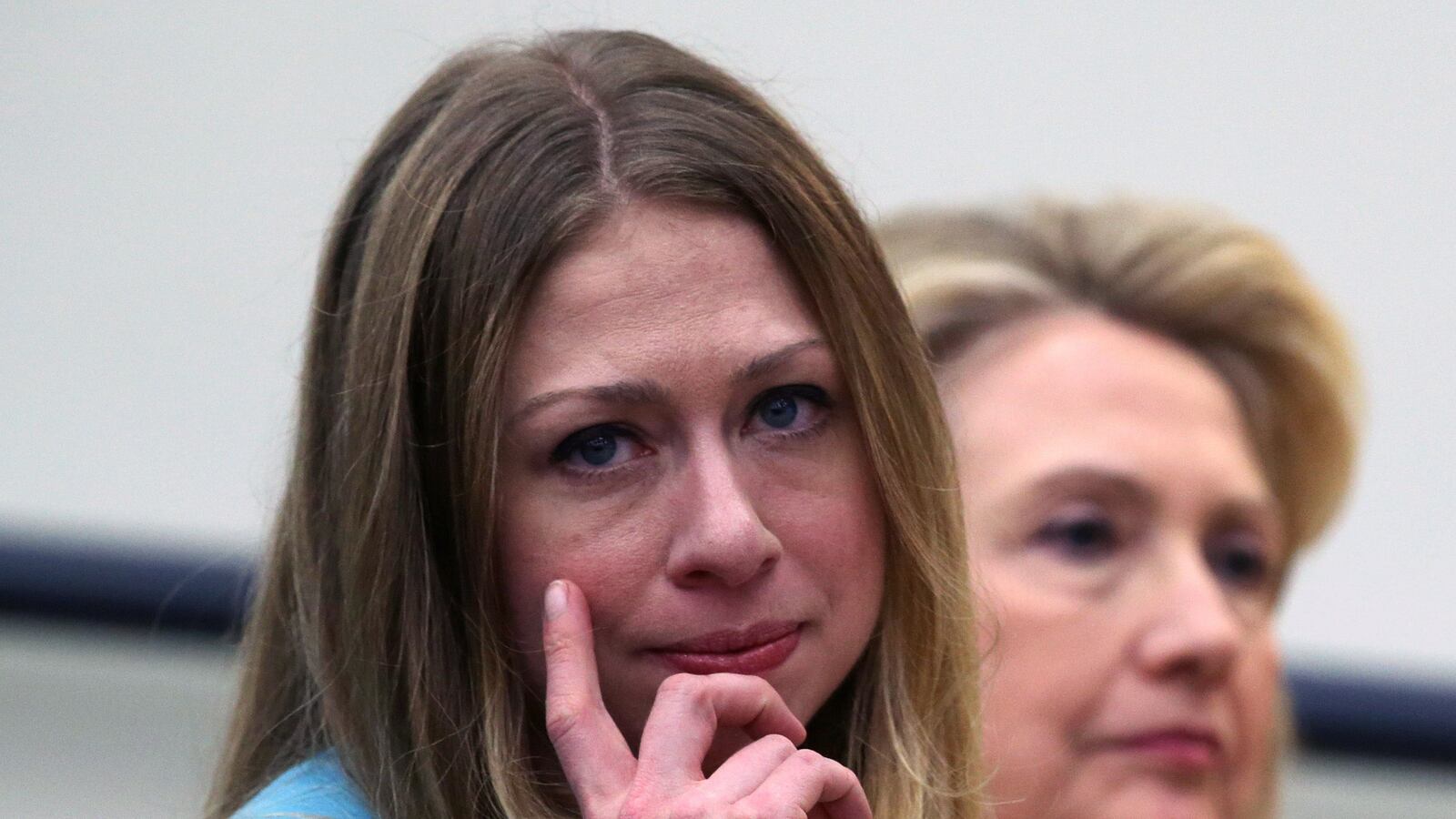 articles/2014/04/22/chelsea-clinton-s-pregnancy-is-staged-if-you-re-a-conspiracy-theorist/140422-bixby-birthers-tease_mevs3r