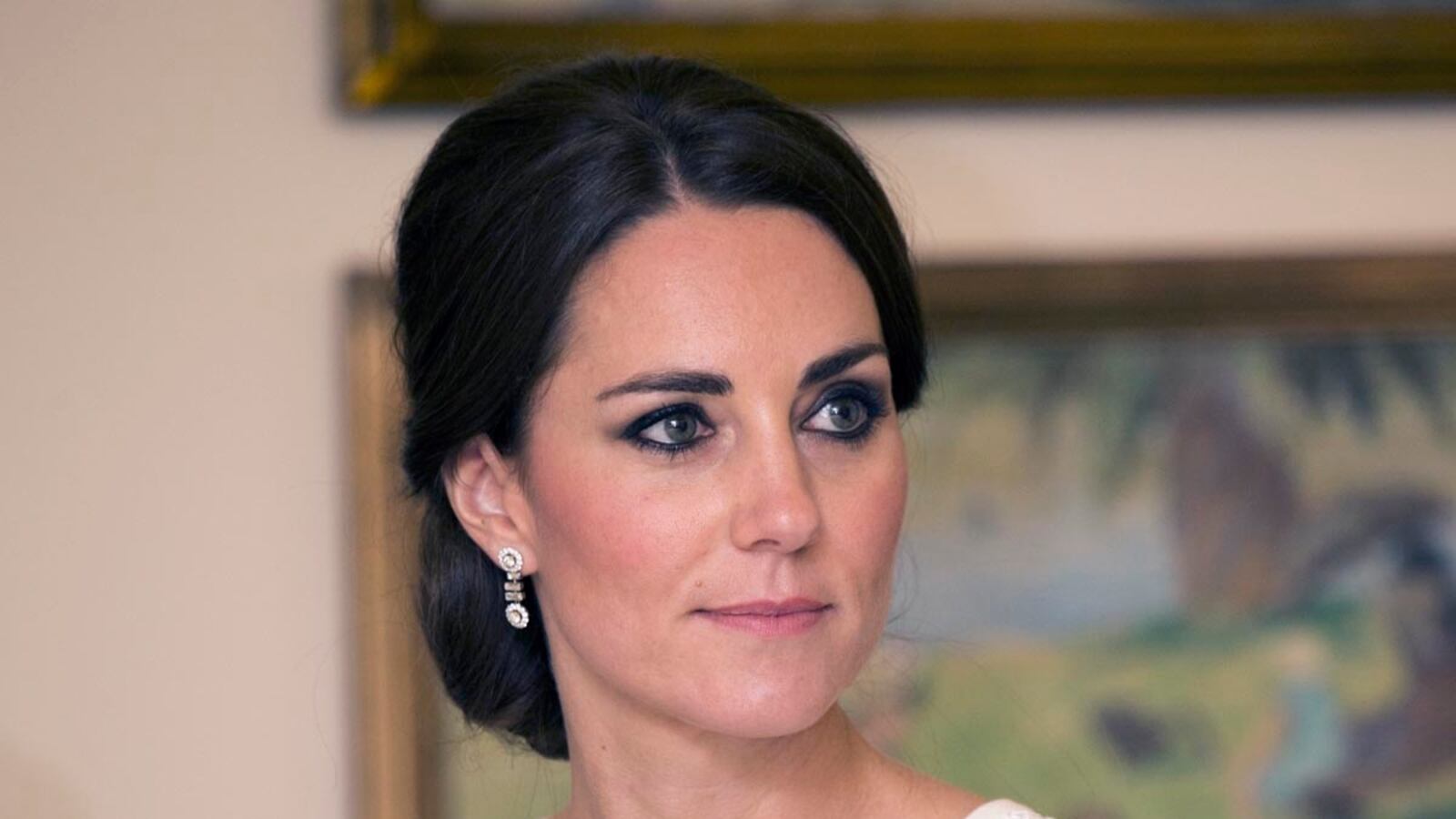 articles/2014/04/29/kate-and-william-celebrate-third-wedding-anniversary/kate-pic_evixi9