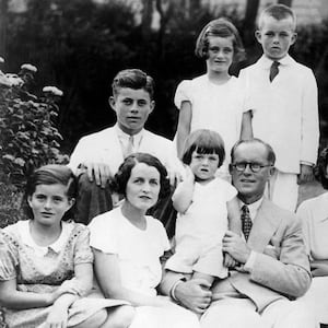 articles/2012/11/21/the-patriarch-joseph-kennedy-sr-s-outsized-life/joseph-kennedy-bio-heilbrunn_khalqe