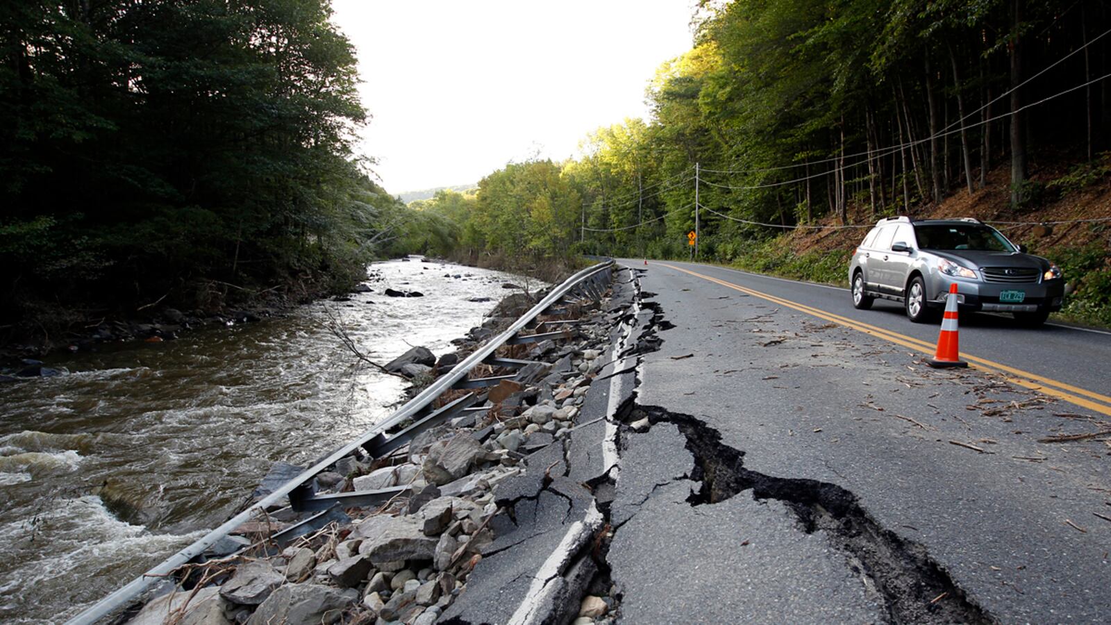 cheats/2011/09/10/white-house-asks-for-5b-disaster-aid/vermont-flooding-damage-box_pcpdy7