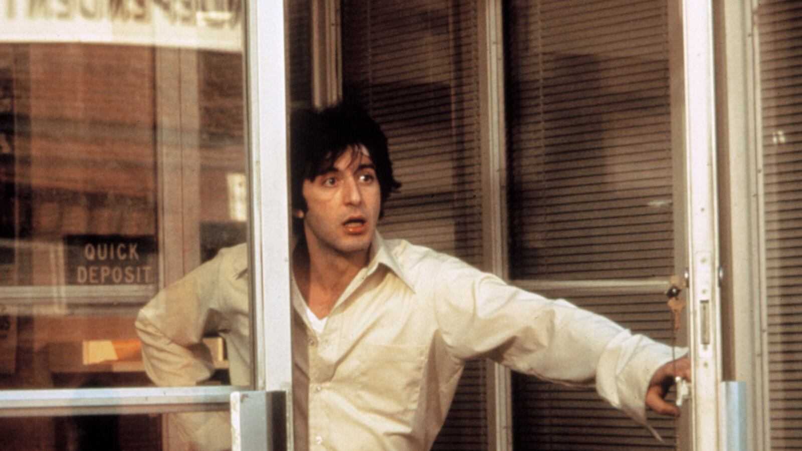 articles/2014/08/10/the-amazing-true-story-behind-dog-day-afternoon/140808-berg-dog-day-tease_sinncl