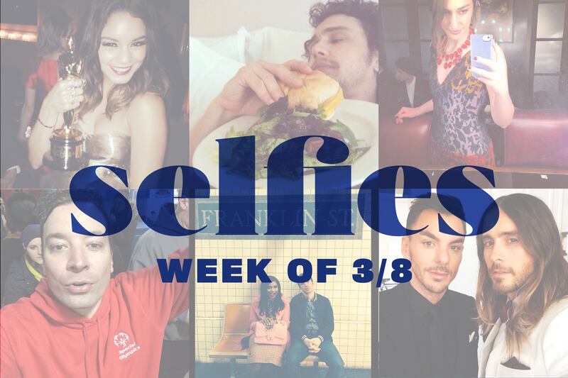 galleries/2014/03/09/ellen-s-oscar-selfie-the-week-s-best-celebrity-selfies-photos/140307-selfies-tease_vatg1k