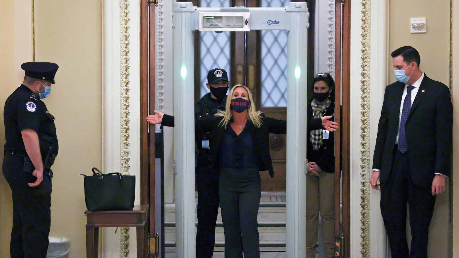 2021-01-13T002301Z_480589147_RC2O6L9CQIM6_RTRMADP_3_USA-TRUMP_exl6iw