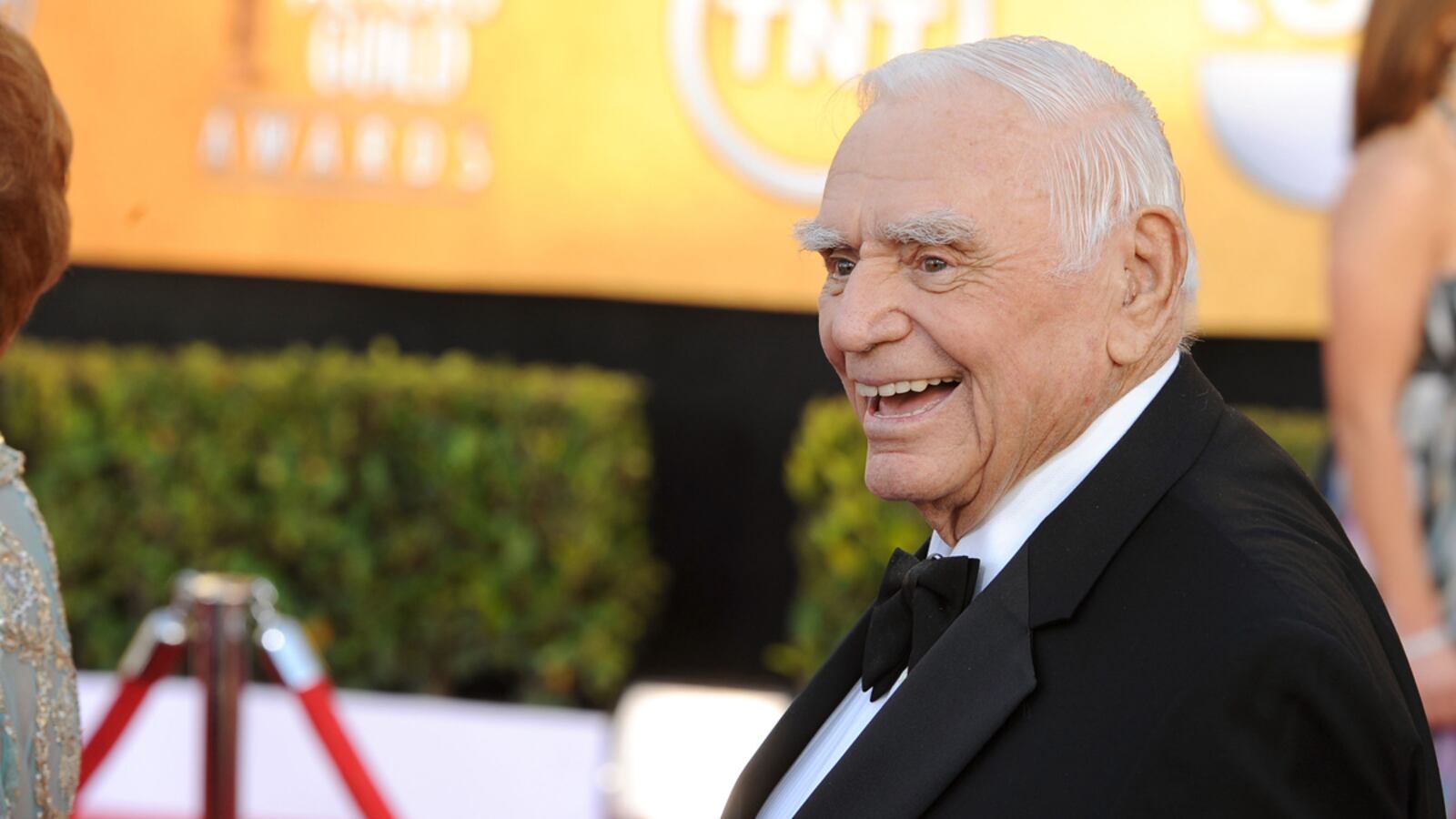 cheats/2012/07/08/ernest-borgnine-dies-at-95/ernest-borgnine-dead-cheat_ijcjec