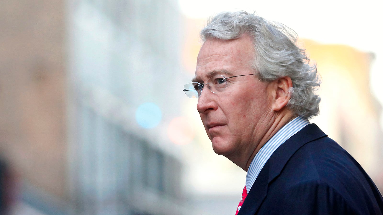 articles/2016/03/15/the-brutal-truth-about-car-crash-suicide/160315-allen-car-crash-suicide-tease_mwolvx