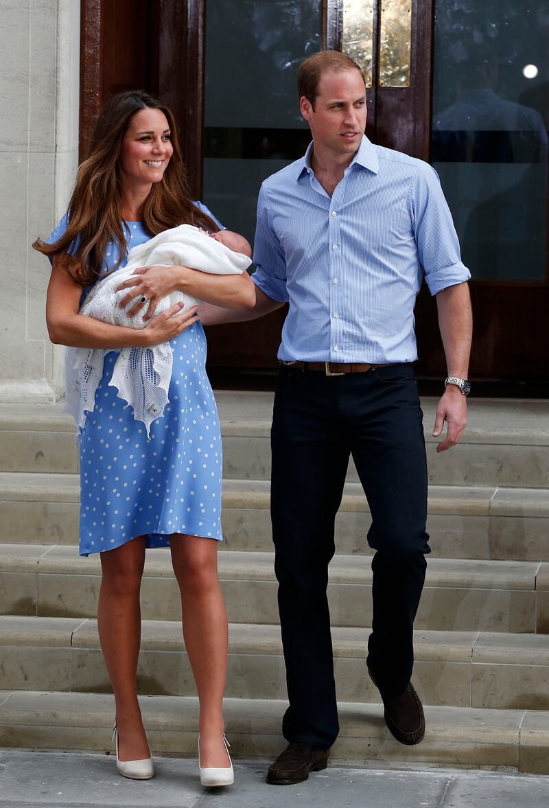 galleries/2010/12/10/kate-middleton-lookbook/130723-kate-middleton-lookbook-first-baby-photo_qqhpqj