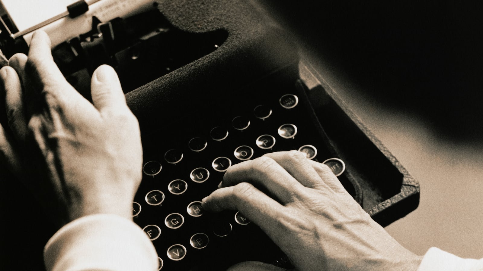 articles/2014/09/17/a-ghostwriter-steps-out-of-the-shadows/140916-morris-ghostwriter-tease_ekbwwg