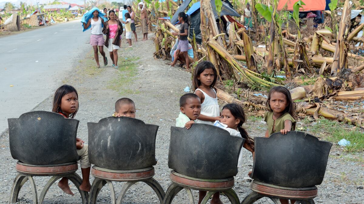 cheats/2012/12/15/philippines-declares-christmas-truce/phillipines-truce-govt-maoist-cheat_dpt7ap