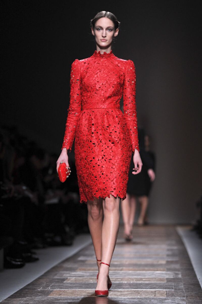 galleries/2012/03/07/louis-vuitton-alexander-mcqueen-and-more-paris-fashion-week-fall-winter-2012-photos/paris-fashion-wrap-valentino_rq3hqy