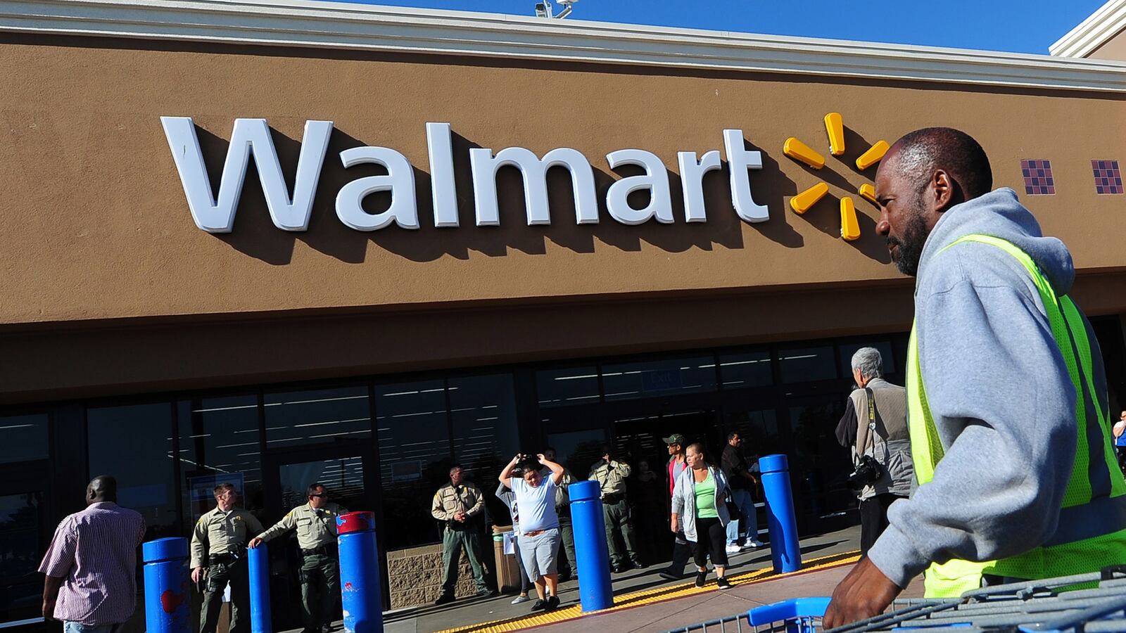 cheats/2013/01/15/walmart-to-launch-vet-hiring-plan/130115-walmart-hiring-vets-cheat_ecvohu