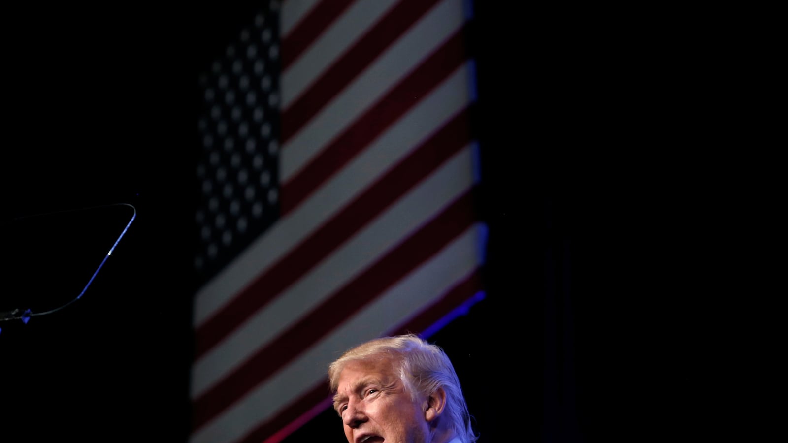 cheats/2016/09/16/trump-clinton-s-guards-should-disarm/160916-trump-hillary-cheat_mkdgky