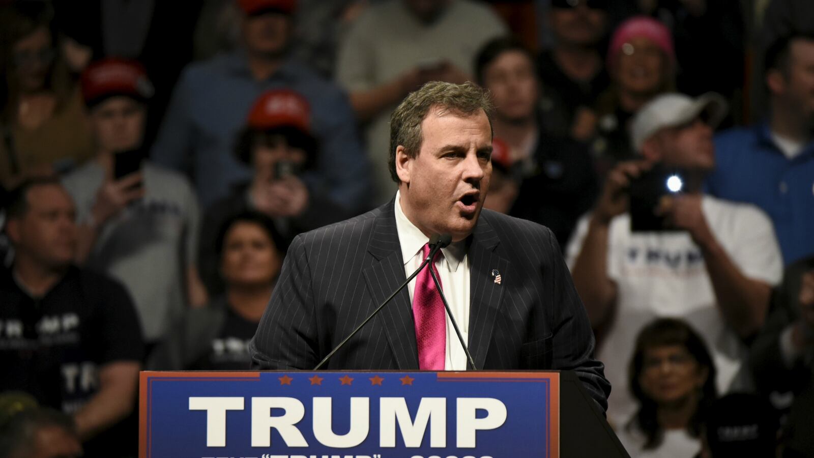 cheats/2016/03/01/7-n-j-papers-call-on-christie-to-resign/160301-christie-newspapers-cheat_q560zr