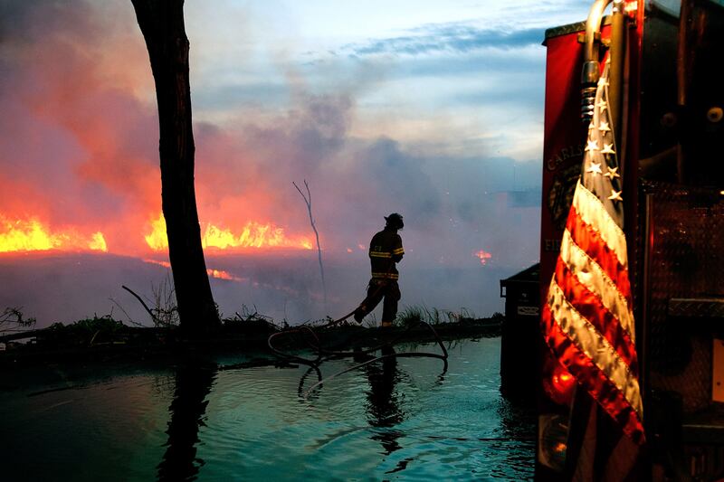 galleries/2012/08/23/yoga-teachers-love-obama-romney-and-obama-donors-by-profession/professional-donations-firefighter_v0yaow