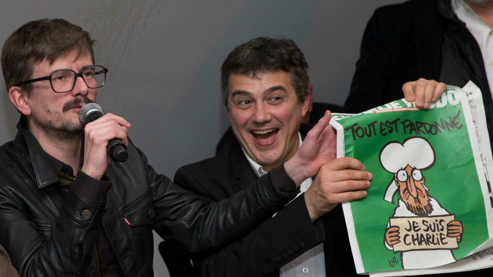 cheats/2015/09/26/2-charlie-hebdo-survivors-leave-paper/150926-charlie-hebdo-cheat_ekjgn1