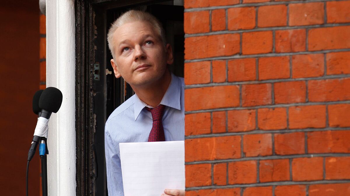 cheats/2012/08/31/assange-stuck-in-embassy/julian-assange-embassy-wikileaks-cheat_za1egh