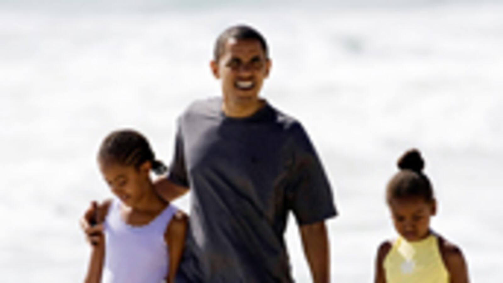 articles/2009/04/08/the-obamasrsquo-summer-hideaway/carter-obama-family-beach_21611_ufcbrt