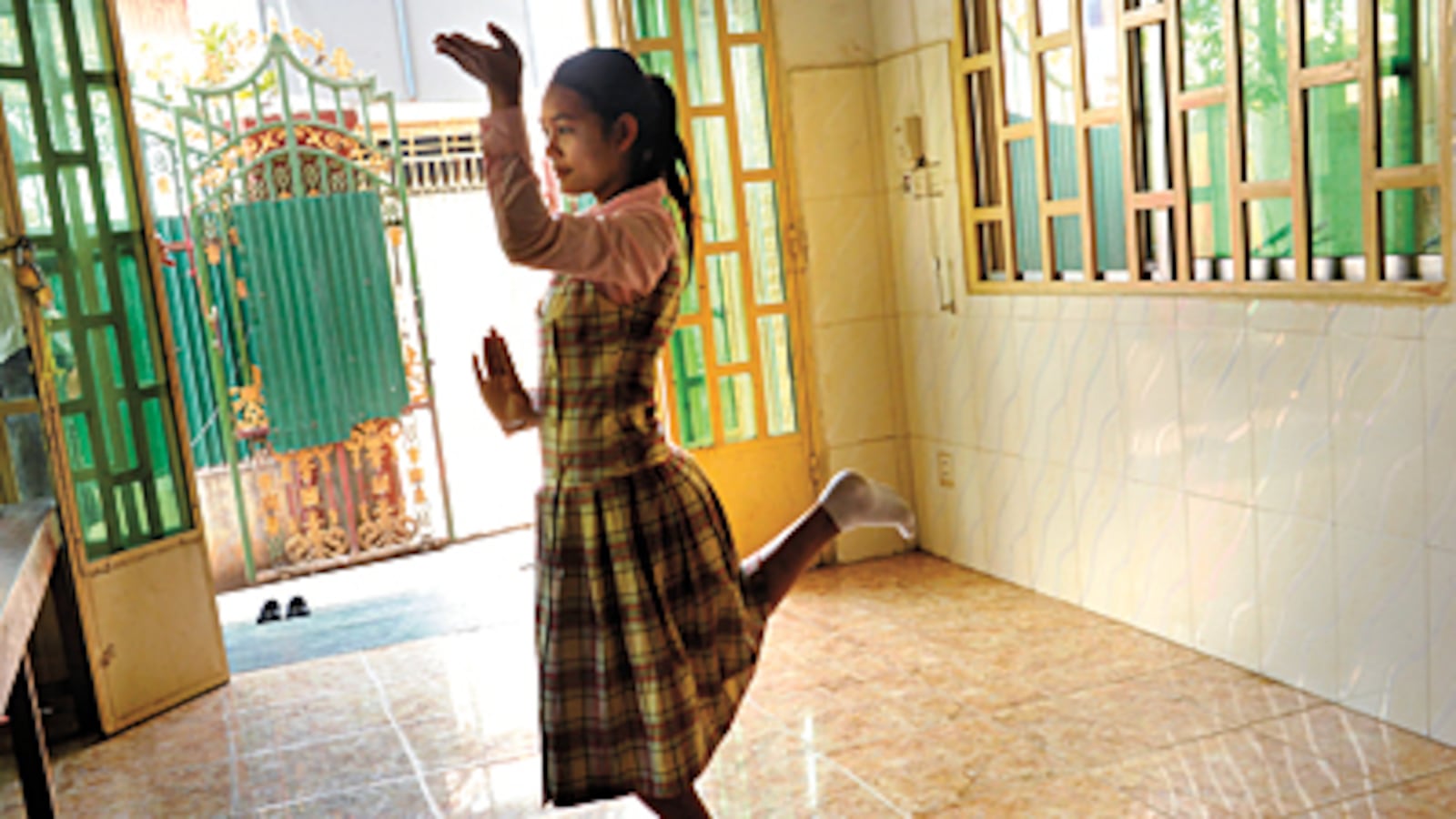 articles/2011/03/06/women-in-the-world-sokha-chen-cambodia/lydia-cacho_164501_ll6oqx