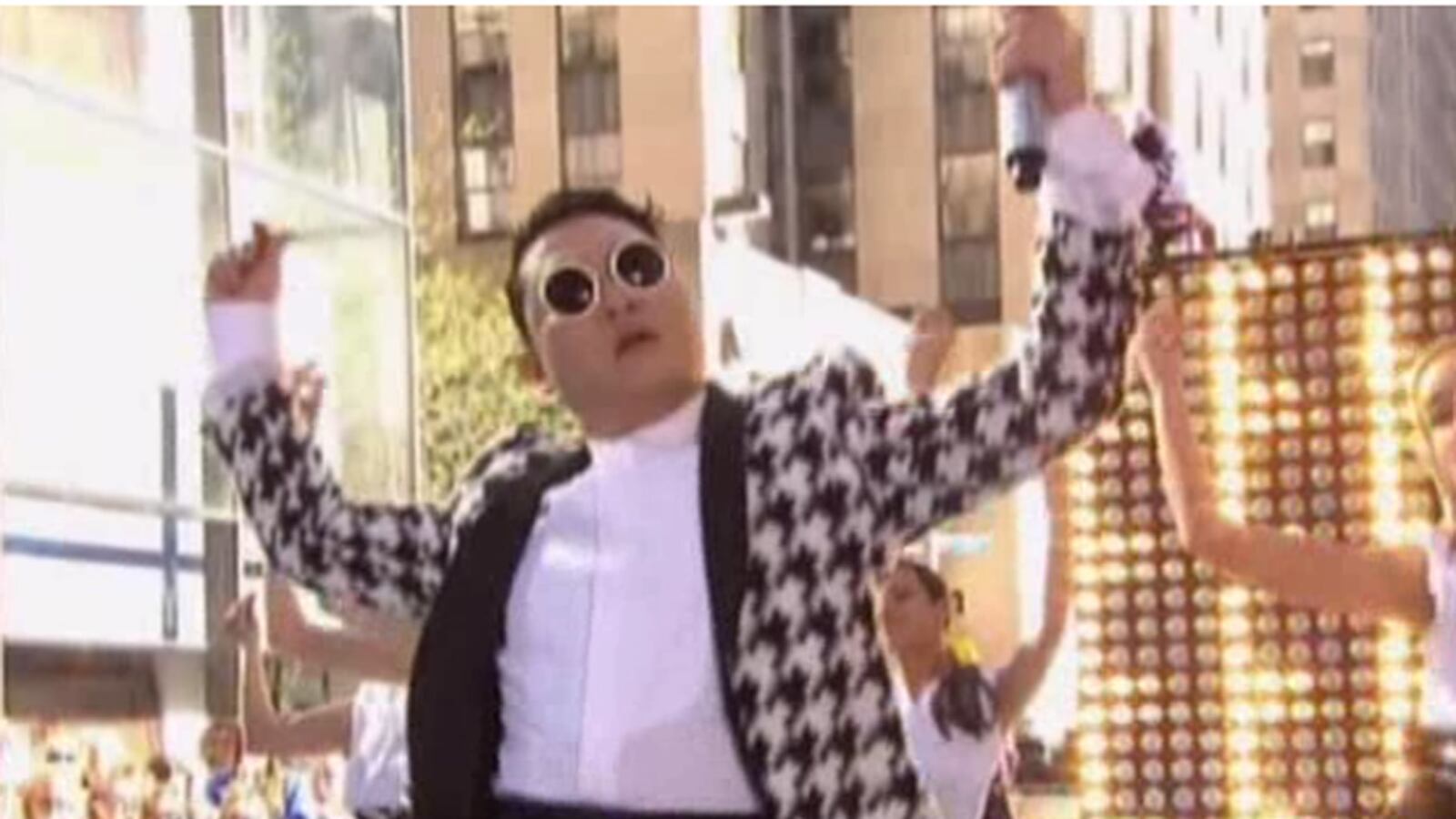 videos/2013/05/03/psy-performs-gentleman-live-in-nyc/psy-performs-gentleman-live-in-nyc-image_l7y3bb