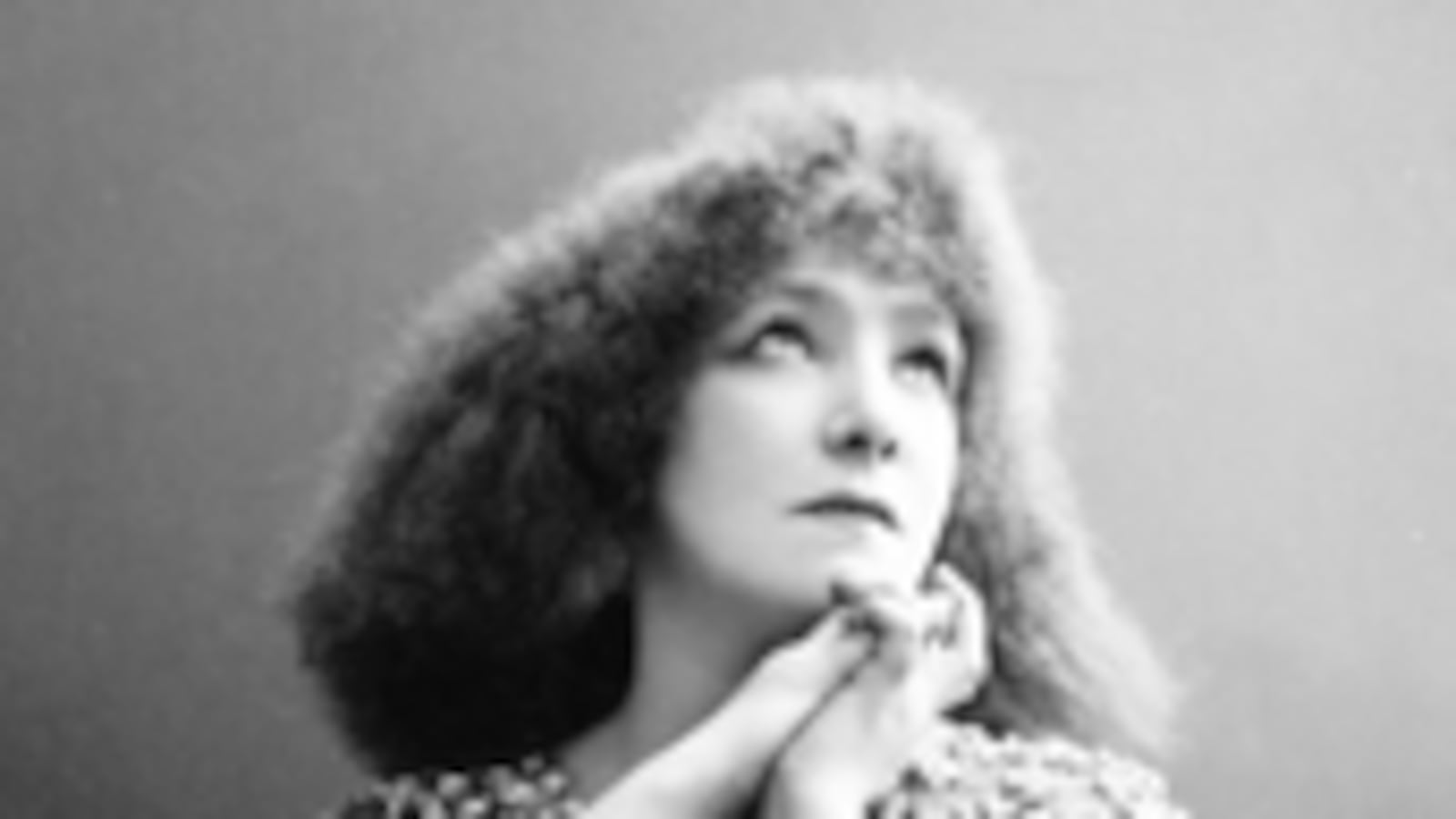 articles/2010/09/25/sarah-bernhardt-by-robert-gottlieb-reviewed/korda-bernhardt_129216_gmqa10