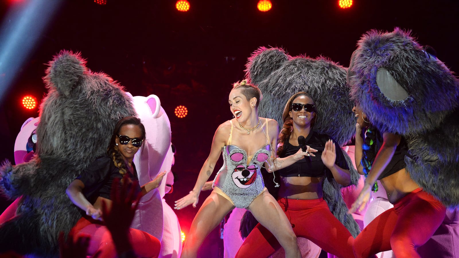 articles/2013/09/09/did-twerking-lose-miley-cyrus-her-vogue-cover-girls-costume-designer-does-the-gap/end-summer-miley_iyzzo9