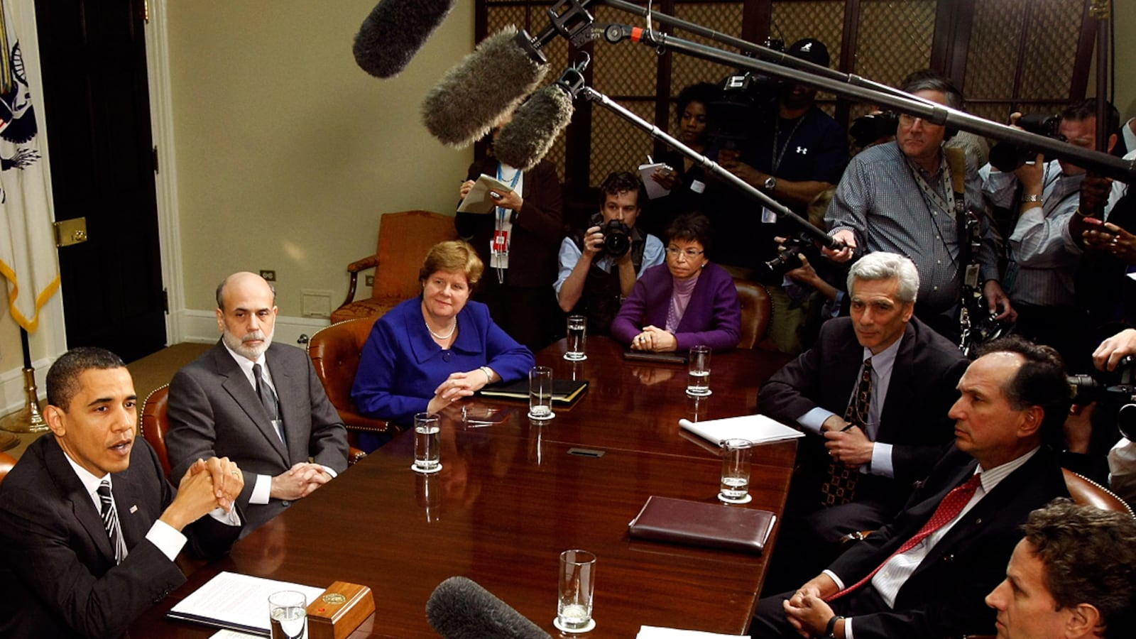 articles/2012/02/26/the-escape-artists-speed-read-best-bits-on-how-obama-bungled-financial-reform/obama-economics-team-schreiber-book-jacobs-main_fblbpb