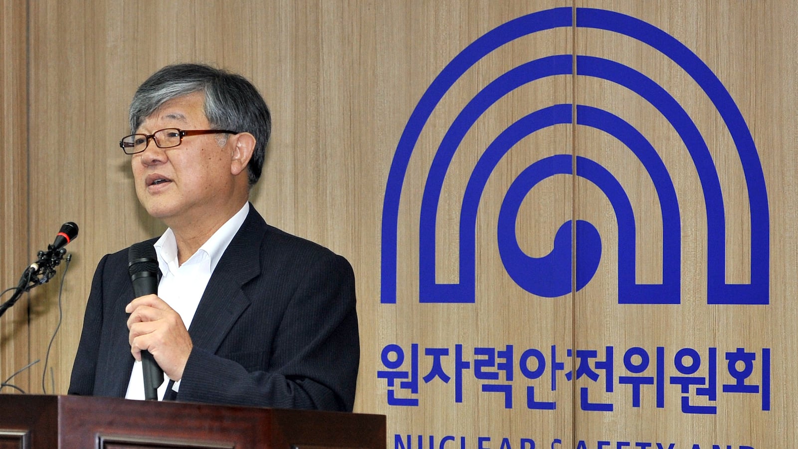 cheats/2013/05/28/south-korea-shuts-down-nuke-reactors/130528-South-Korea-cheat_gzwd6h