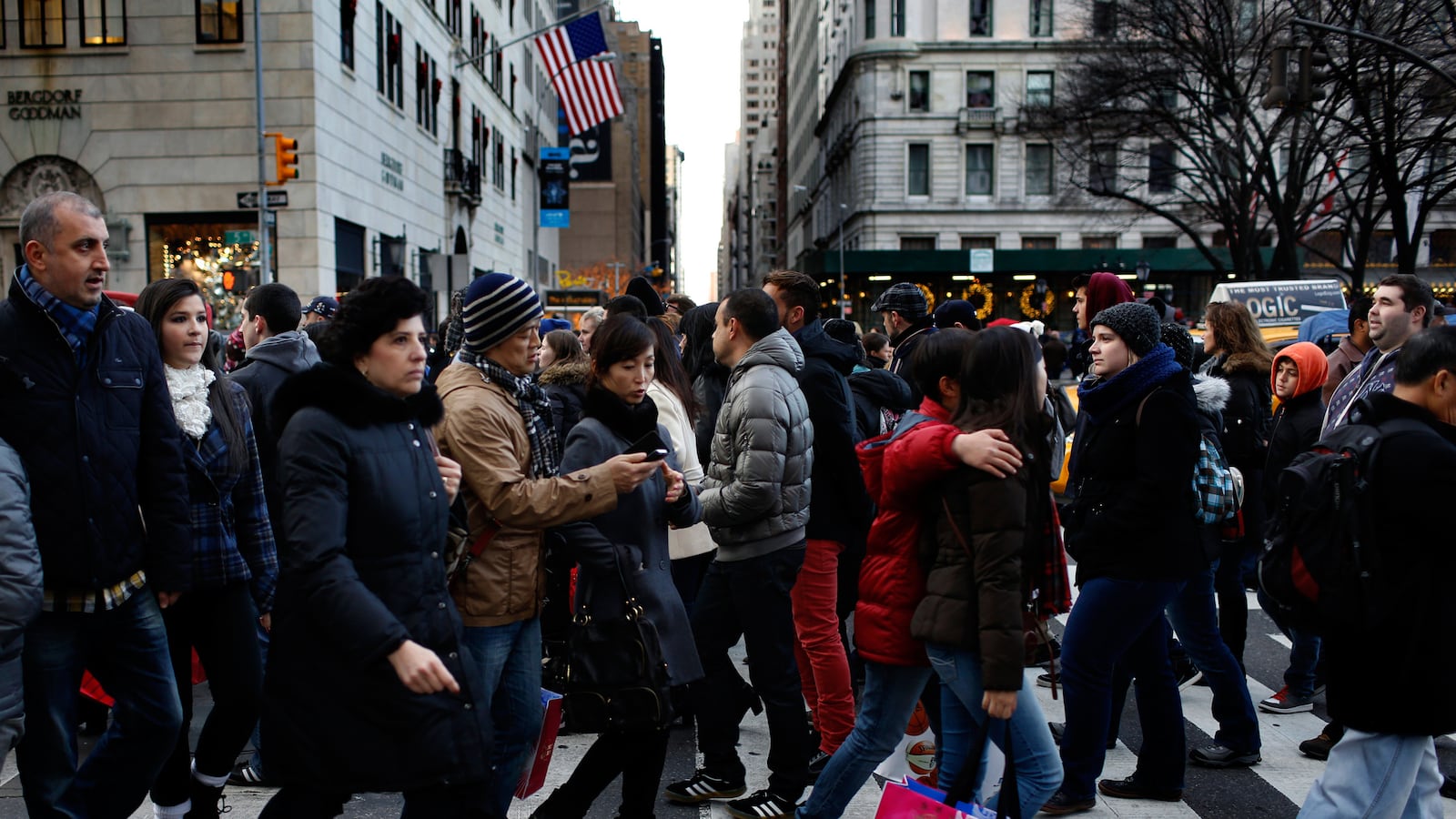 articles/2012/12/27/holiday-sales-disappoint-e-commerce-roars-ahead/holiday-shopping-tease_h2sgnh