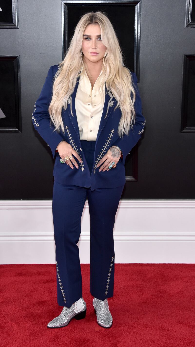 180128-grammys-red-carpet-kesha_crofvf