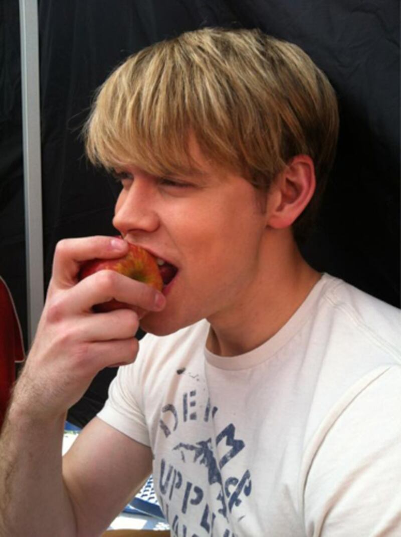 galleries/2012/01/29/bruno-mars-snooki-more-celebrity-twitter-pictures-photos/twitpics-1229-lea-michele_atgkeo