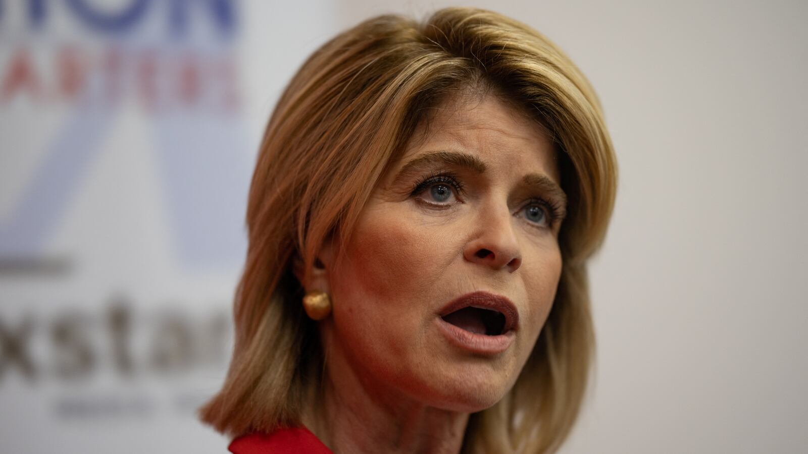 2022-04-26T032038Z_810626007_RC2QUT9Y7B6W_RTRMADP_3_USA-ELECTION-PENNSYLVANIA_fsh2xq