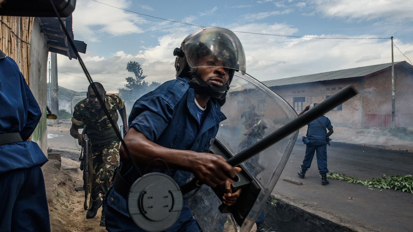articles/2015/05/14/pictures-from-burundi-s-coup-in-a-media-blackout/150514-collins-burundi-tease_ryef6g