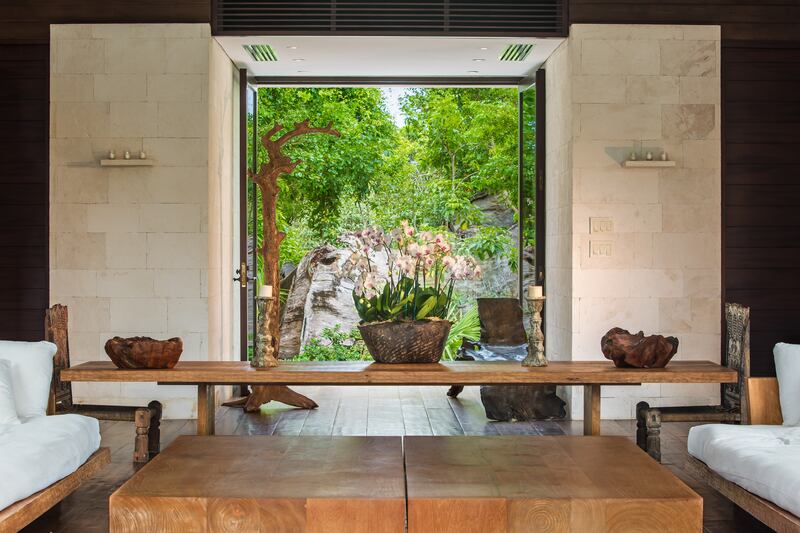 galleries/2014/11/29/omg-i-want-this-house-parrot-cay-turks-and-caicos-photos/141125-parrot-24_zg2wqd