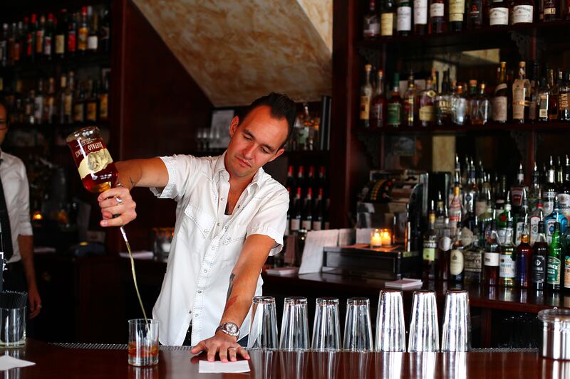 galleries/2013/09/29/the-best-bourbon-drinks-for-fall-photos/130927-burbon-month-14_o68kbh