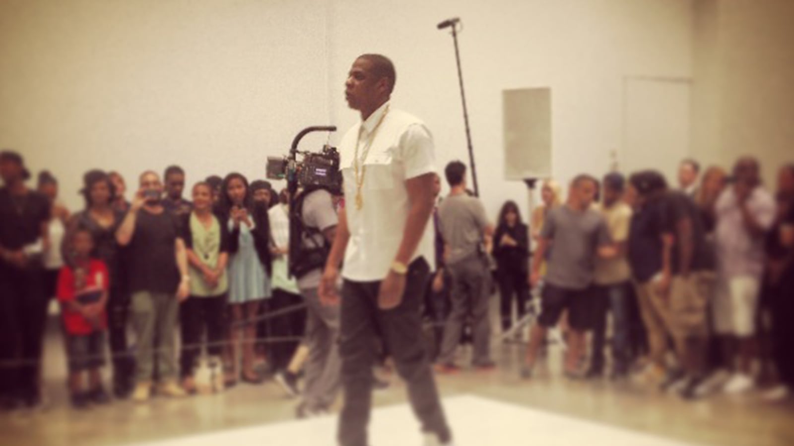 cheats/2013/07/29/jay-z-picasso-baby-to-premiere-on-hbo/130710-wilkinson-jayzgallery2-tease_fjhmih