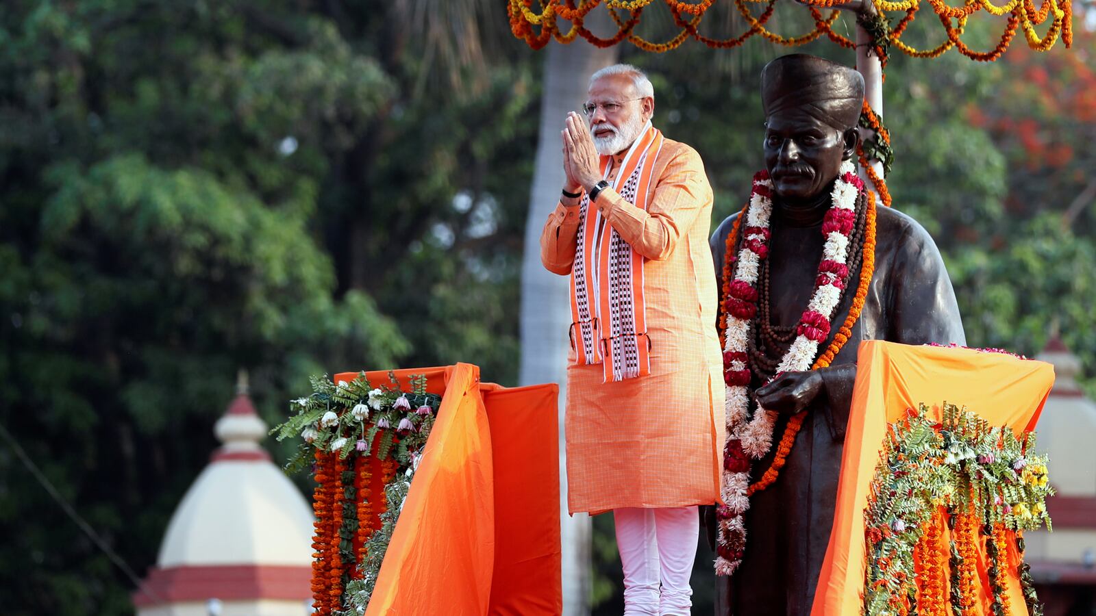 2019-04-25T122409Z_1839584238_RC1CA7645D70_RTRMADP_3_INDIA-ELECTION-MODI-ROADSHOW_z182w3