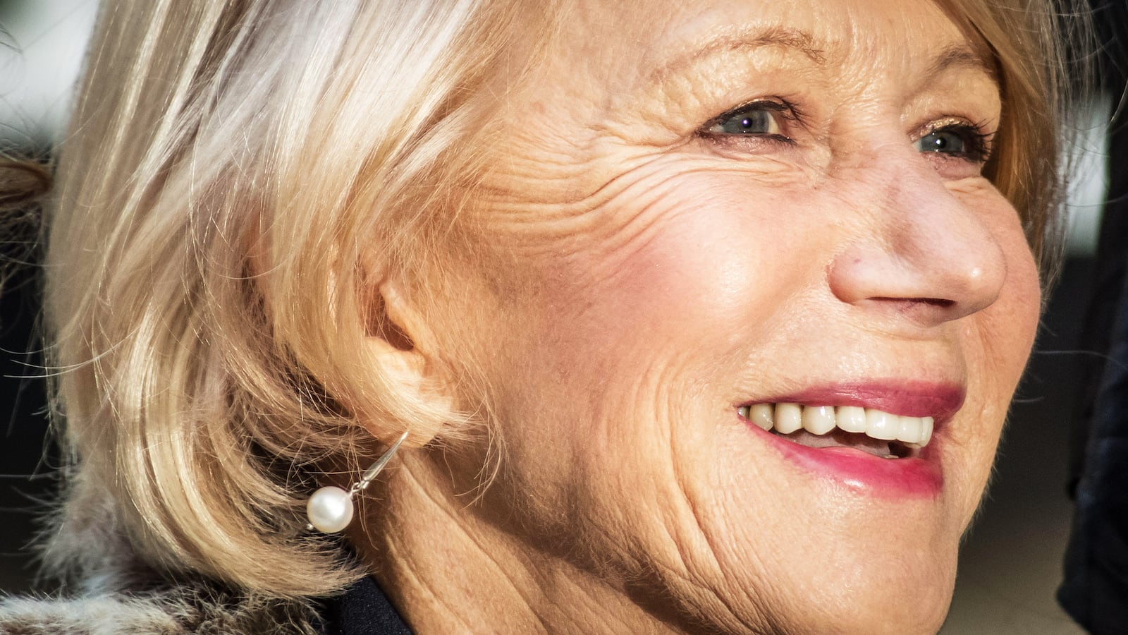 180109-stern-Helen-Mirren-tease_1_xqi0fp