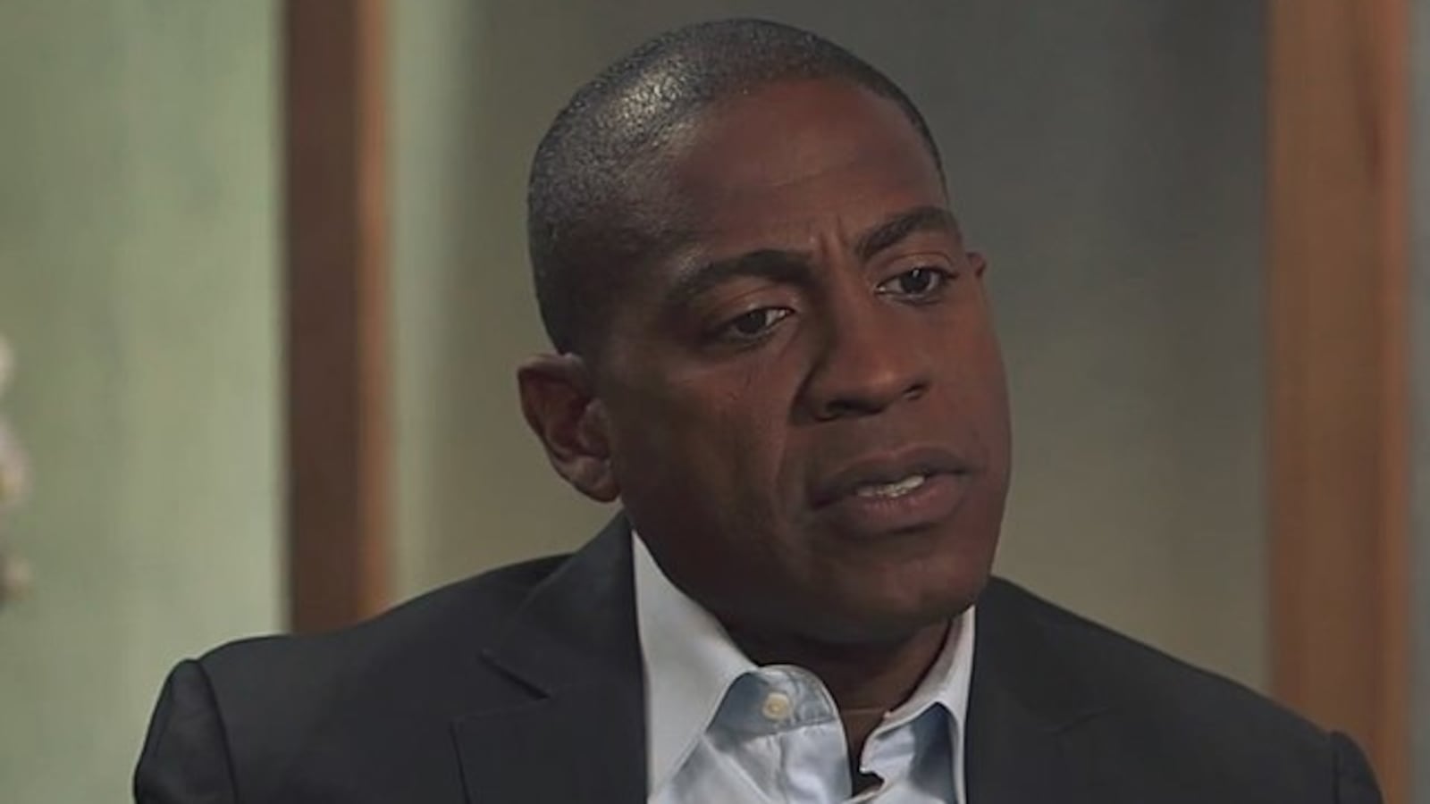 640px-Carlos_Watson_interviewing_ouvulx