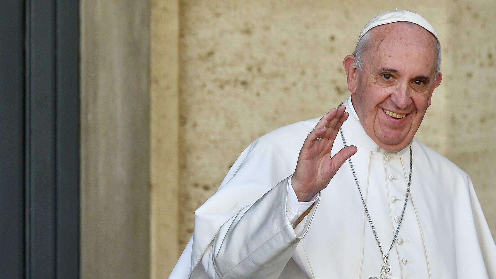 articles/2015/10/21/is-pope-francis-sicker-than-we-know/151021-nadeau-pope-tease_dmzmtv