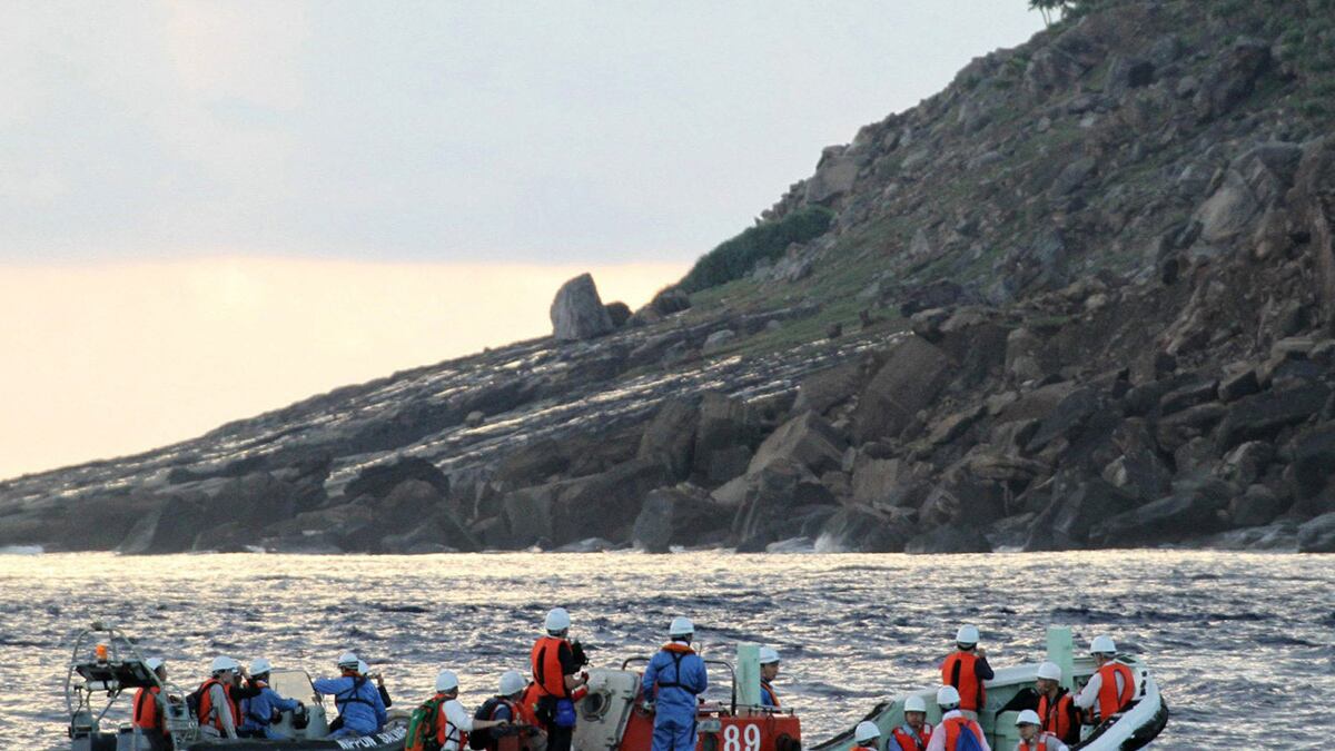 cheats/2012/09/05/japan-to-buy-disputed-islands/japan-buy-disputed-island-cheat_yohyx3