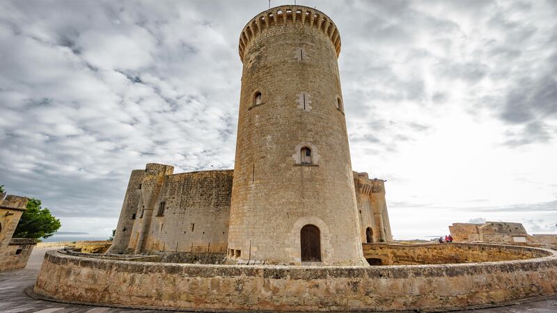 180621-Kemper-Spain-fairy-tale-castle-02_xcgdiv