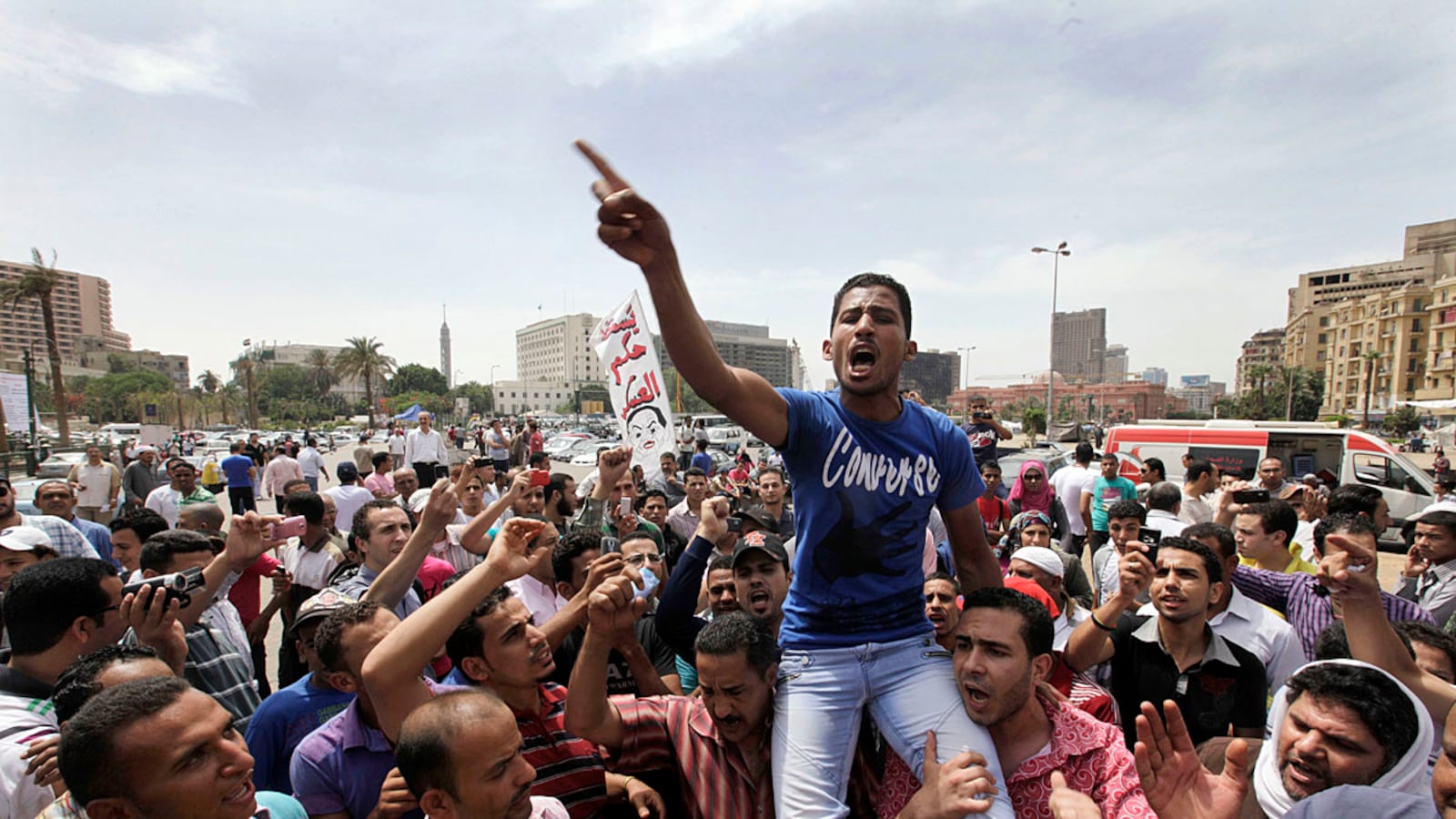 articles/2012/06/01/egypt-s-tahrir-activists-weigh-abandoning-street-protests-for-run-off-vote/tahrir-run-off-dilemma-beach_me3c01