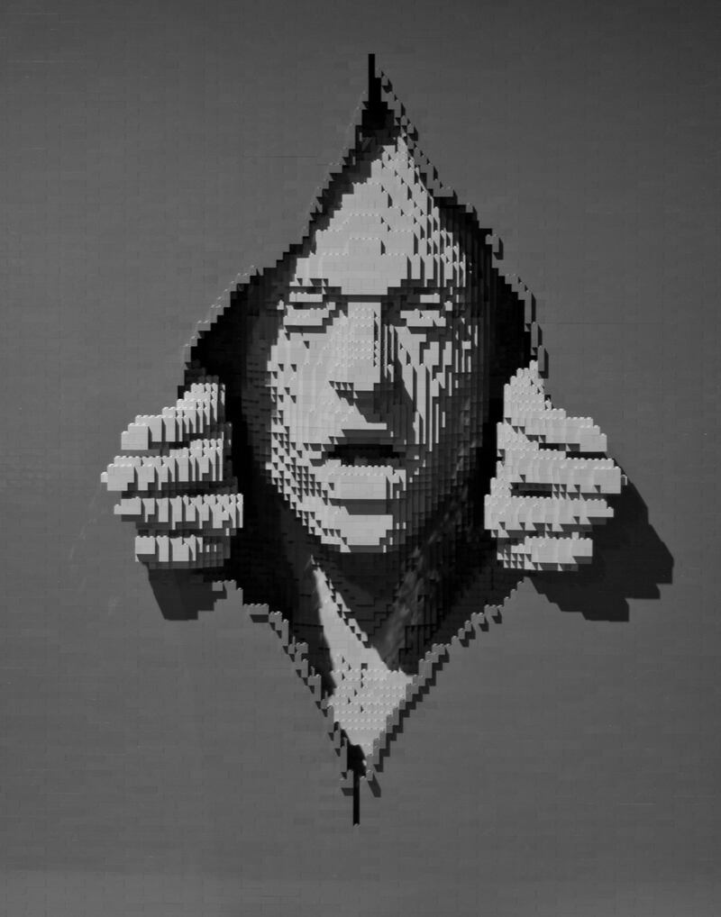 galleries/2014/02/07/20-amazing-lego-sculptures-that-will-blow-your-mind-photos/140206-lego20_ese8u3